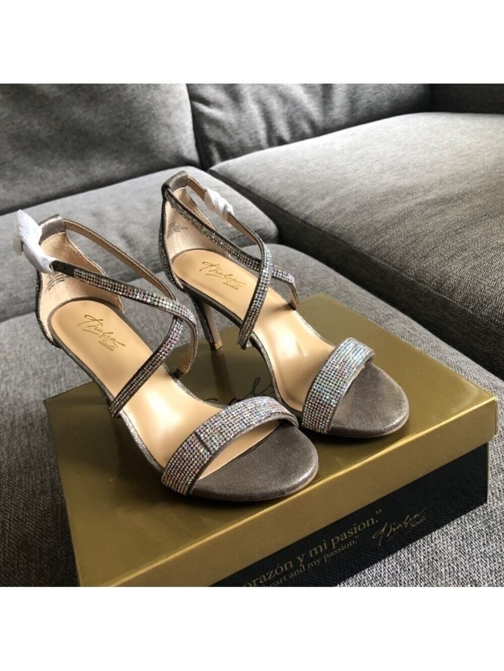 Thalia Sodi Women’s Dress Sandals Shoes Sparkling Golden 6.5 W Wedding Party New